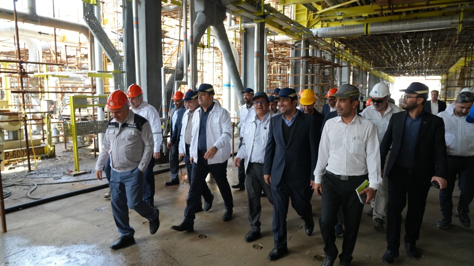 روز پرکار مدیرعامل و اعضای هیئت مدیره صندوق ذخیره فرهنگیان در عسلویه؛ تأکید بر تسریع در تکمیل و بهره‌برداری از پروژه‌ها و افزایش پایدار تولید